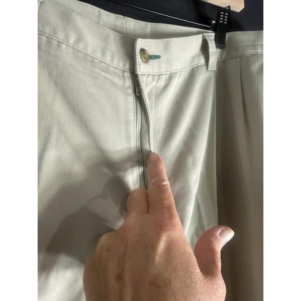 TOMMY HILFIGER Men's 38 x 32 (Actual 37 x 30) Khaki Pleated Tapered Pants Chinos
